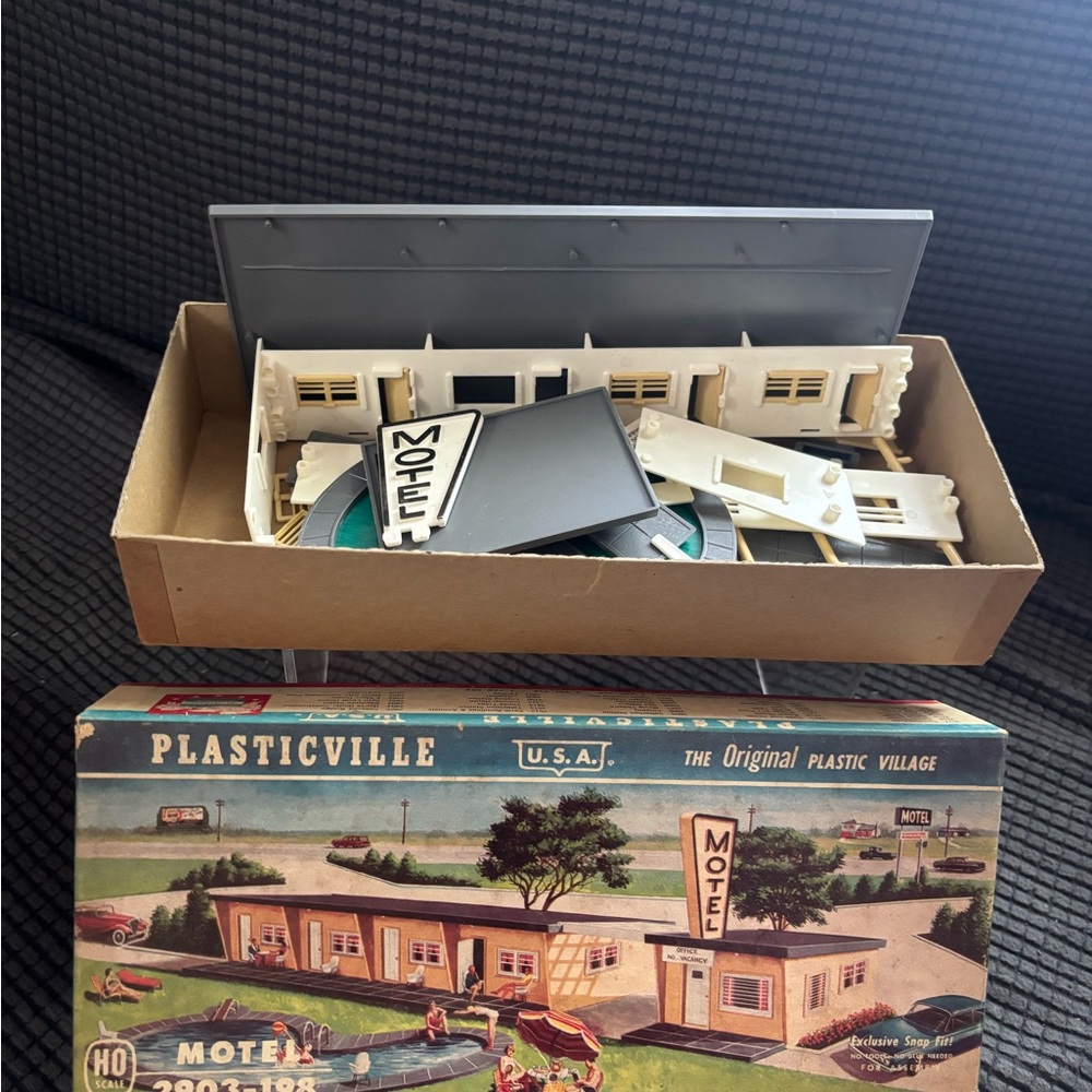 Plasticville USA Motel 2903-198 Building Set HO Scale - 75th Anniversary Series